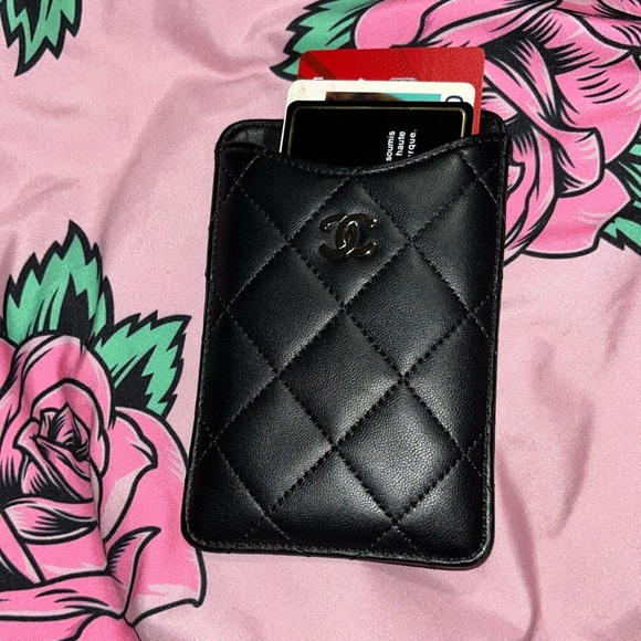 CHANEL Handbags - CHANEL Caviar Black Quilted Leather Card Holder Phone Case Wallet